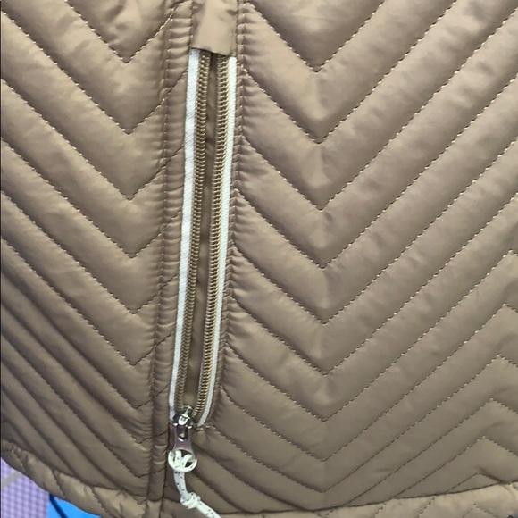 Vest - Picture 3 of 6